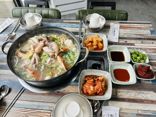 꽃지해물칼국수