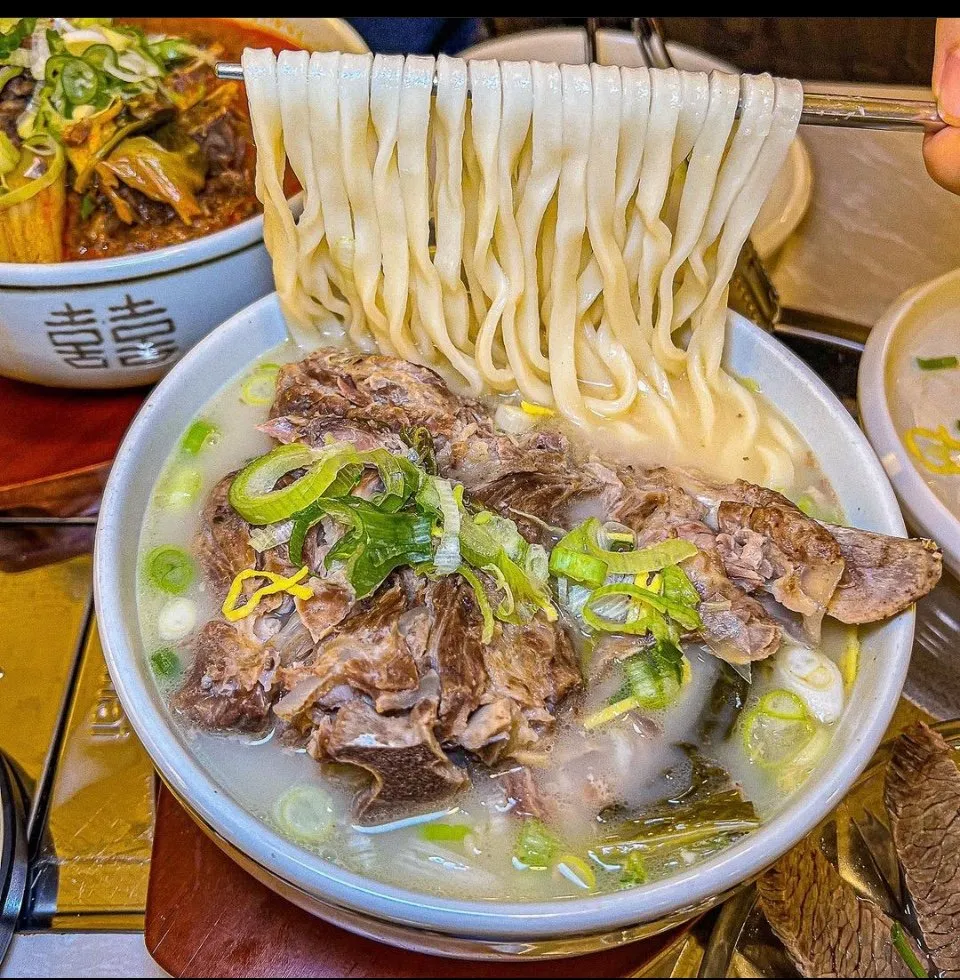 디너의여왕 - [서울 강남][릴스] 삼삼뼈국 압구정점 1차