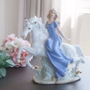 [디자인 나라] 말타는 여인 세라믹 도자기 인형